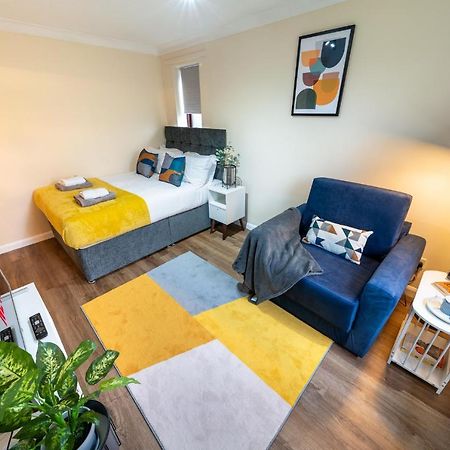 Grange Studio Apartment - Heathrow Staines-upon-Thames Екстериор снимка