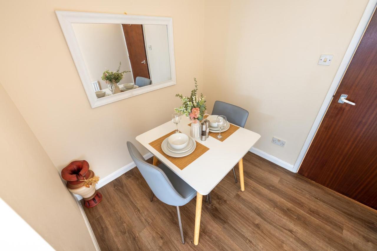 Grange Studio Apartment - Heathrow Staines-upon-Thames Екстериор снимка