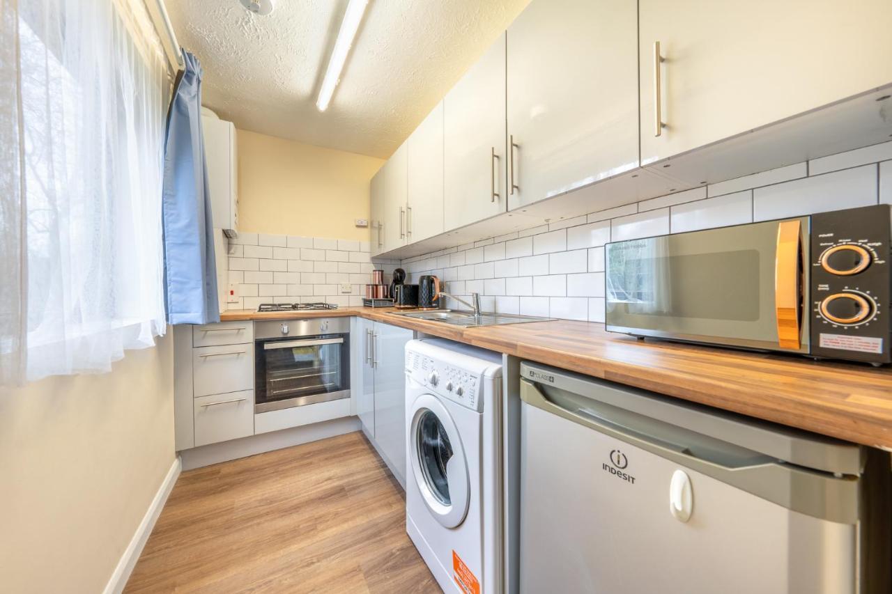 Grange Studio Apartment - Heathrow Staines-upon-Thames Екстериор снимка