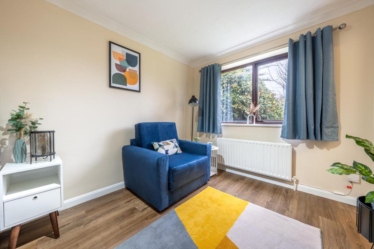Grange Studio Apartment - Heathrow Staines-upon-Thames Екстериор снимка