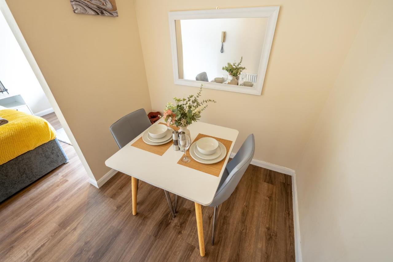 Grange Studio Apartment - Heathrow Staines-upon-Thames Екстериор снимка