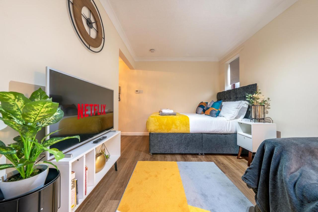 Grange Studio Apartment - Heathrow Staines-upon-Thames Екстериор снимка