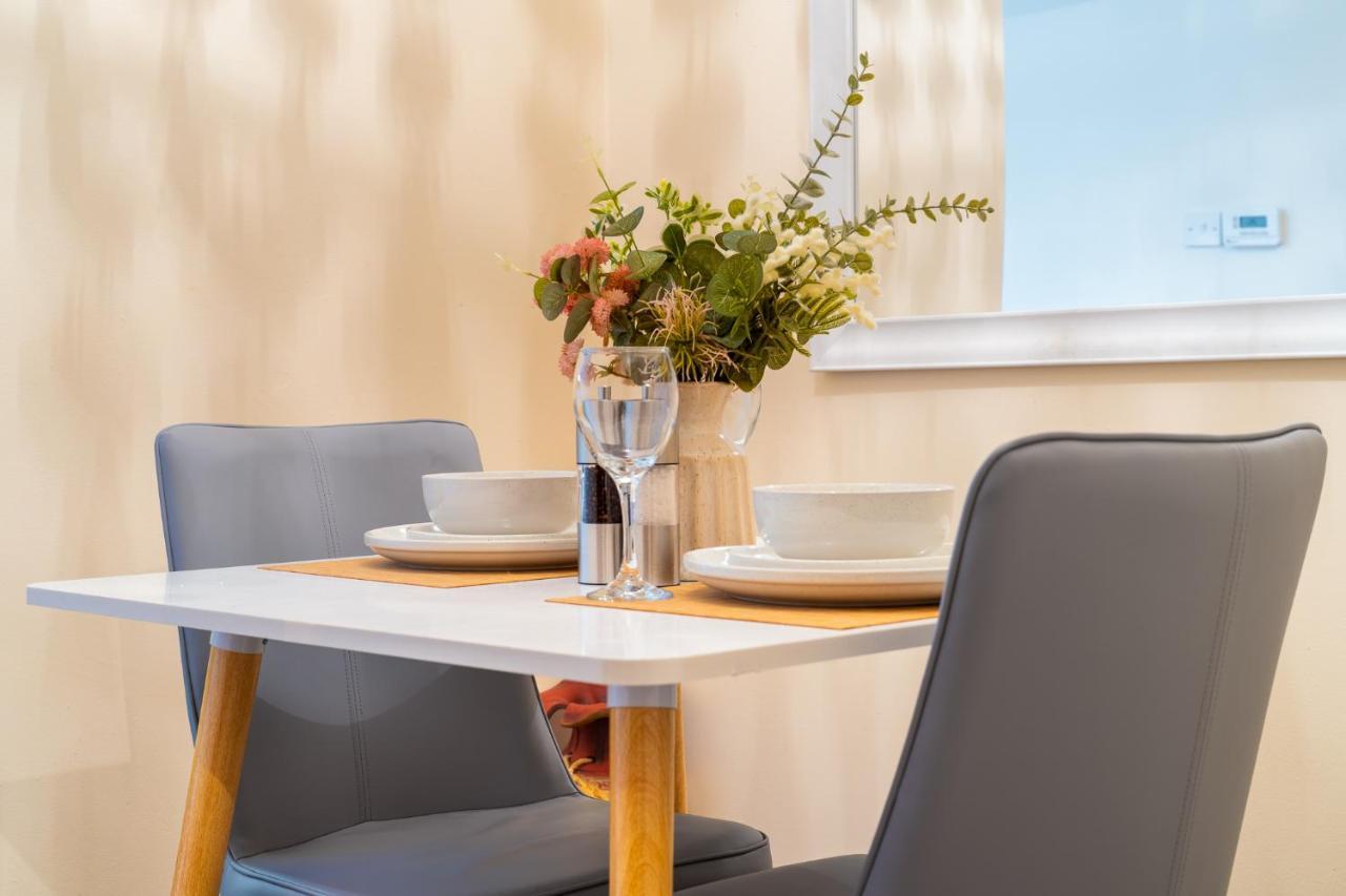 Grange Studio Apartment - Heathrow Staines-upon-Thames Екстериор снимка