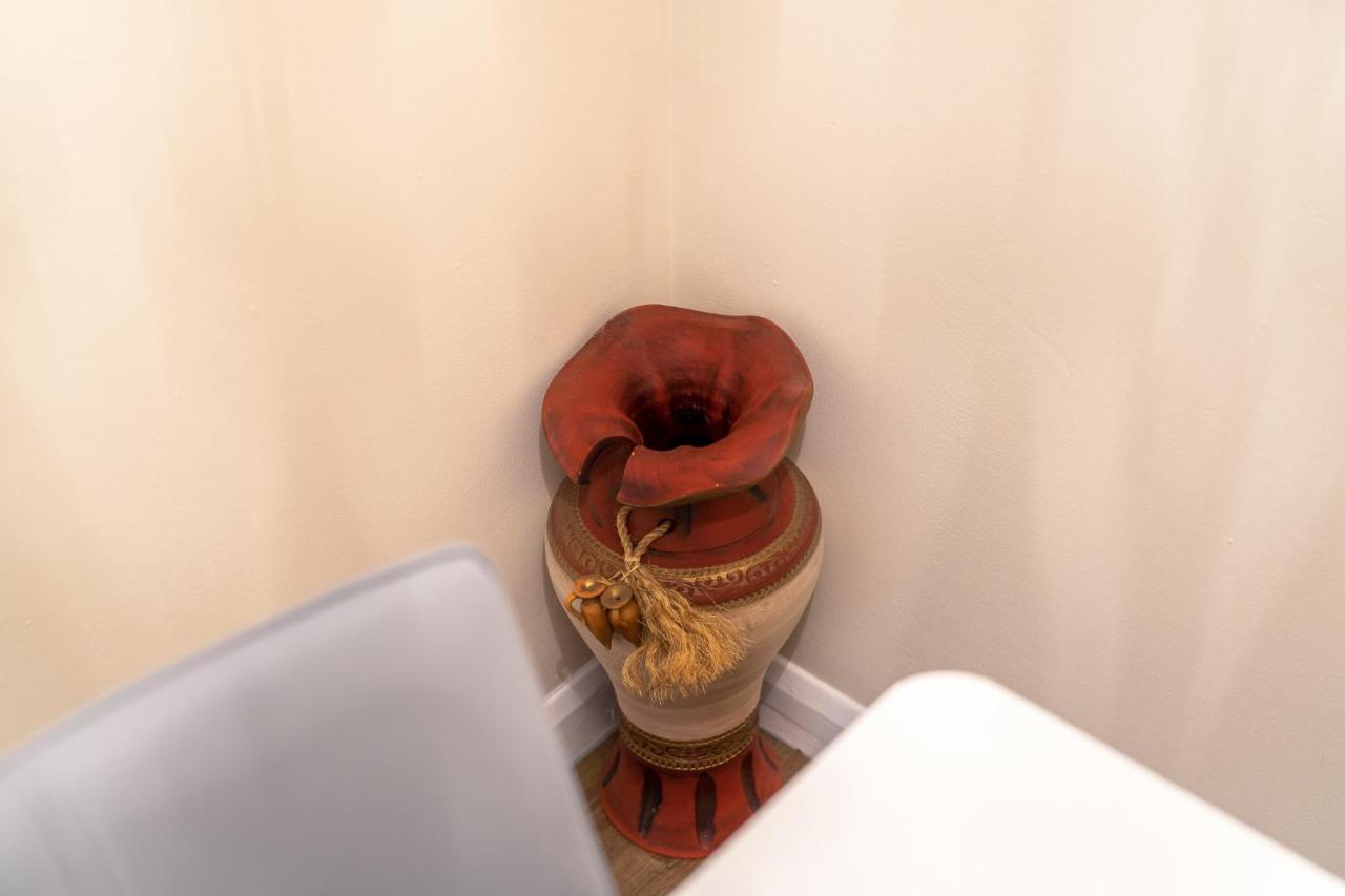 Grange Studio Apartment - Heathrow Staines-upon-Thames Екстериор снимка