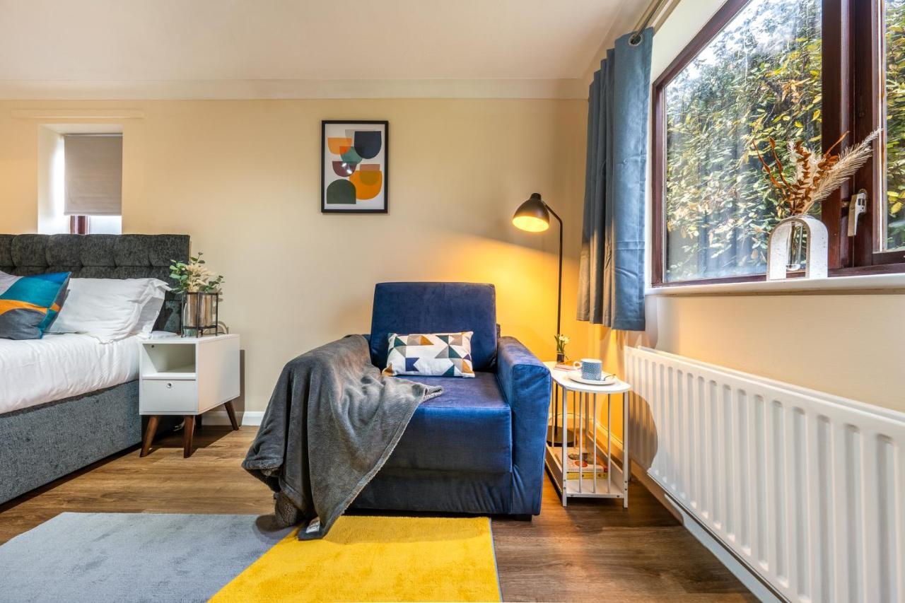 Grange Studio Apartment - Heathrow Staines-upon-Thames Екстериор снимка