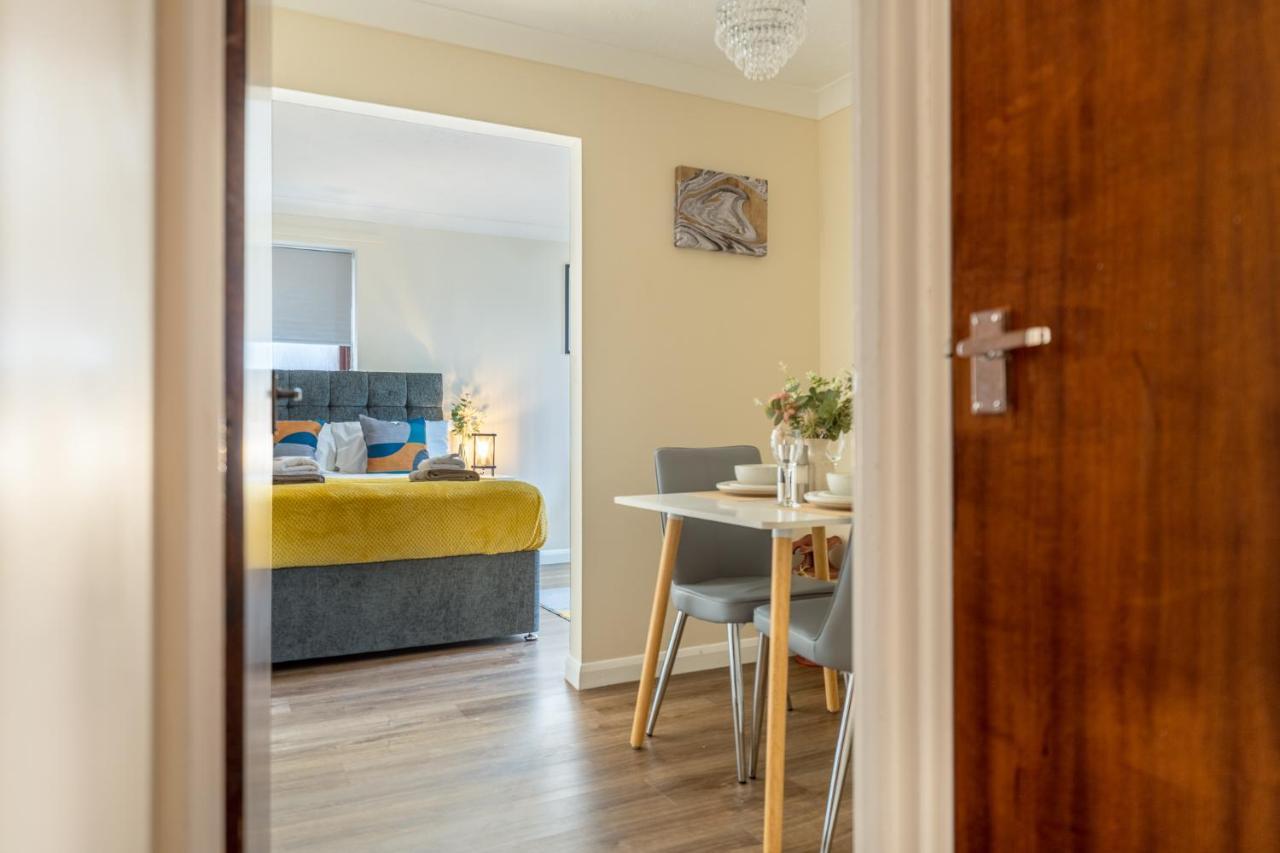 Grange Studio Apartment - Heathrow Staines-upon-Thames Екстериор снимка