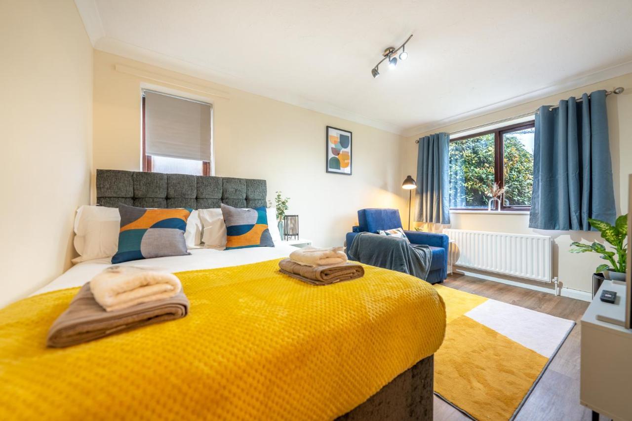 Grange Studio Apartment - Heathrow Staines-upon-Thames Екстериор снимка