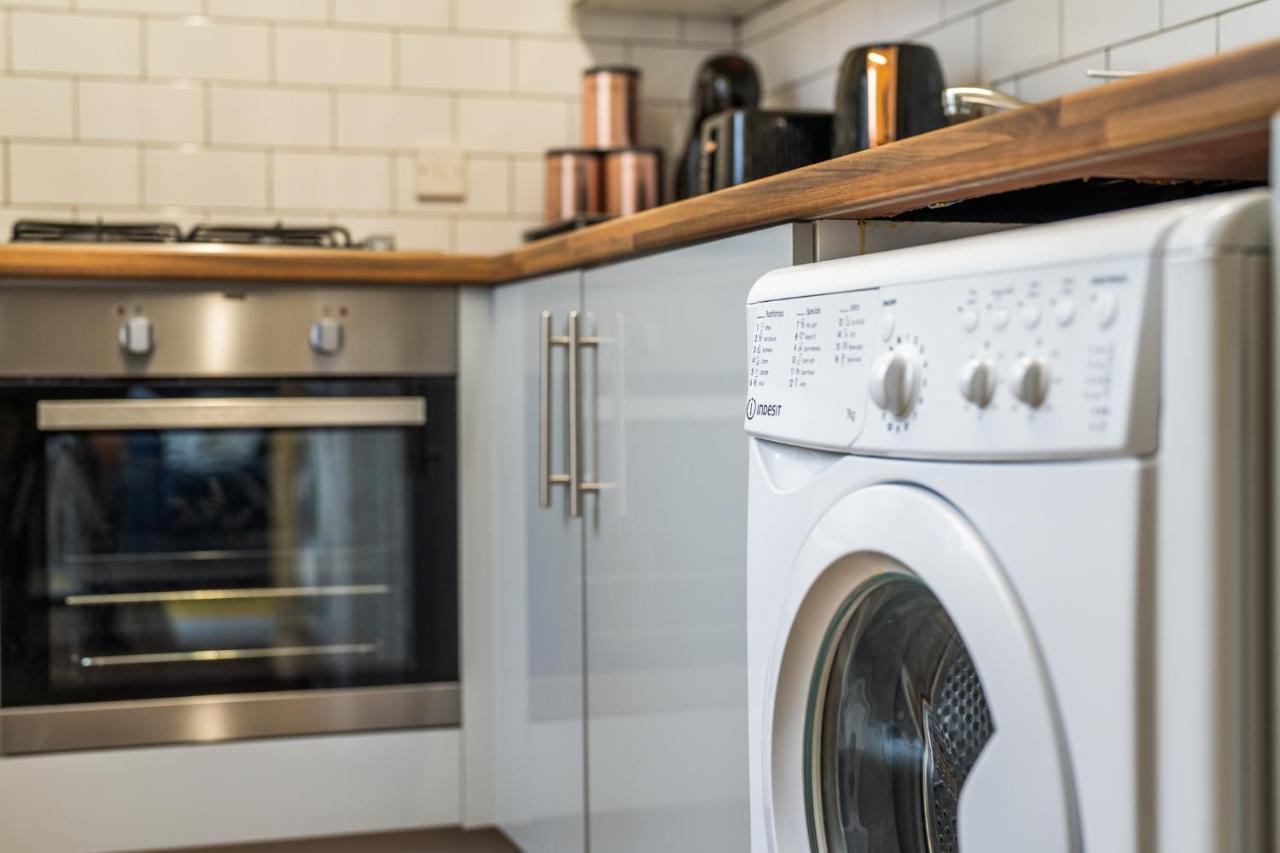 Grange Studio Apartment - Heathrow Staines-upon-Thames Екстериор снимка