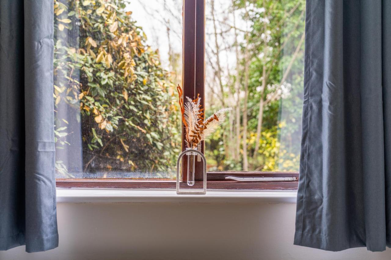 Grange Studio Apartment - Heathrow Staines-upon-Thames Екстериор снимка