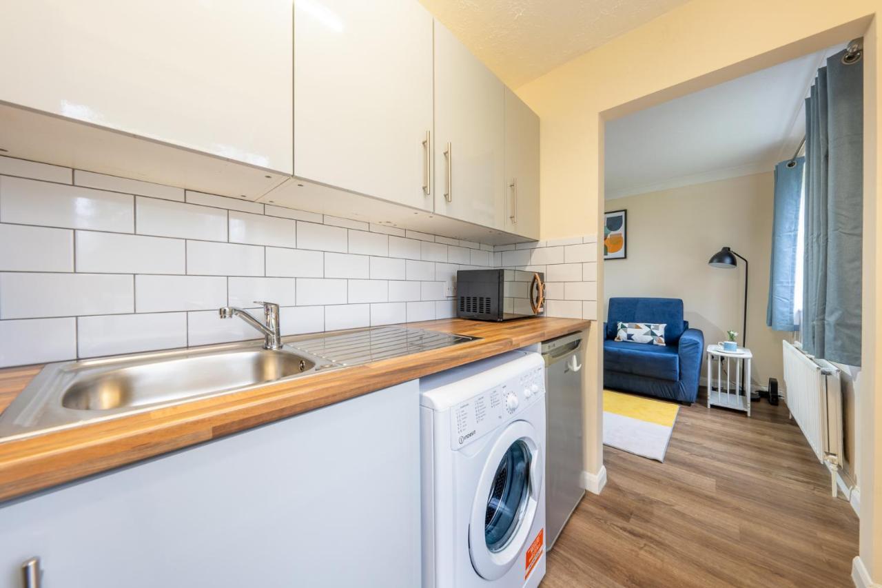 Grange Studio Apartment - Heathrow Staines-upon-Thames Екстериор снимка